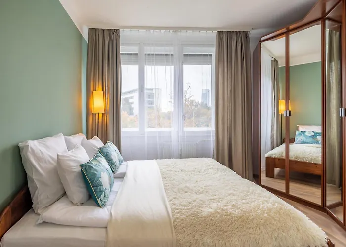 Balcony - - Sunny - Comfy Apartamento Budapest