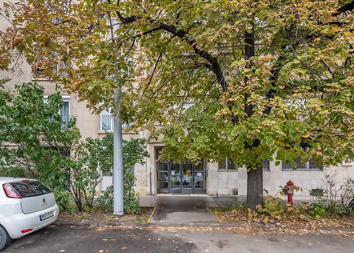 Balcony - - Sunny - Comfy *