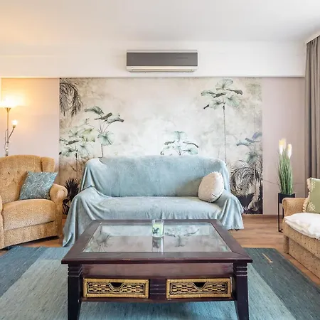 Balcony - - Sunny - Comfy Apartment